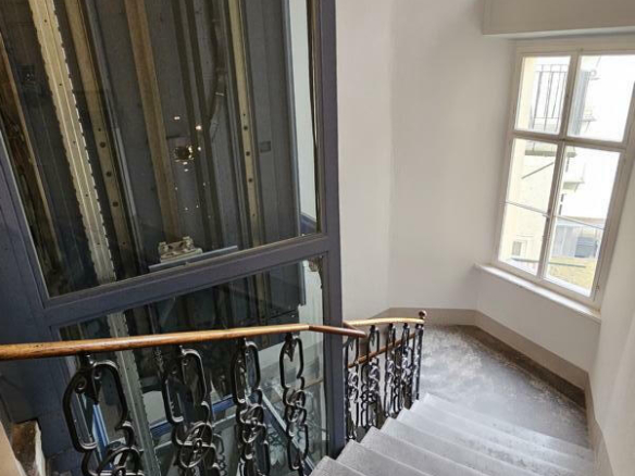 Stiegenhaus mit Lift