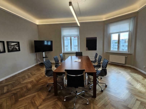 imposanter Besprechungsraum