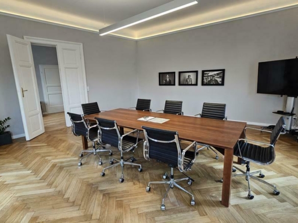 traumhafter Besprechungsraum mit allen technischen Raffinessen