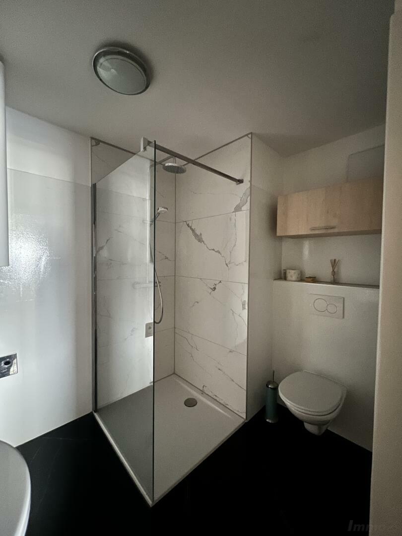 DB8FC99C-1220-44D3-B955-086044897181