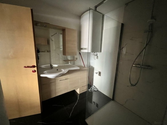 1C0E5714-3622-4290-8066-D25E49798DD8