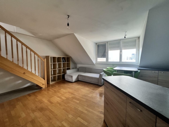 7B5BF54B-8871-46EC-AB6B-346F351C4AF9