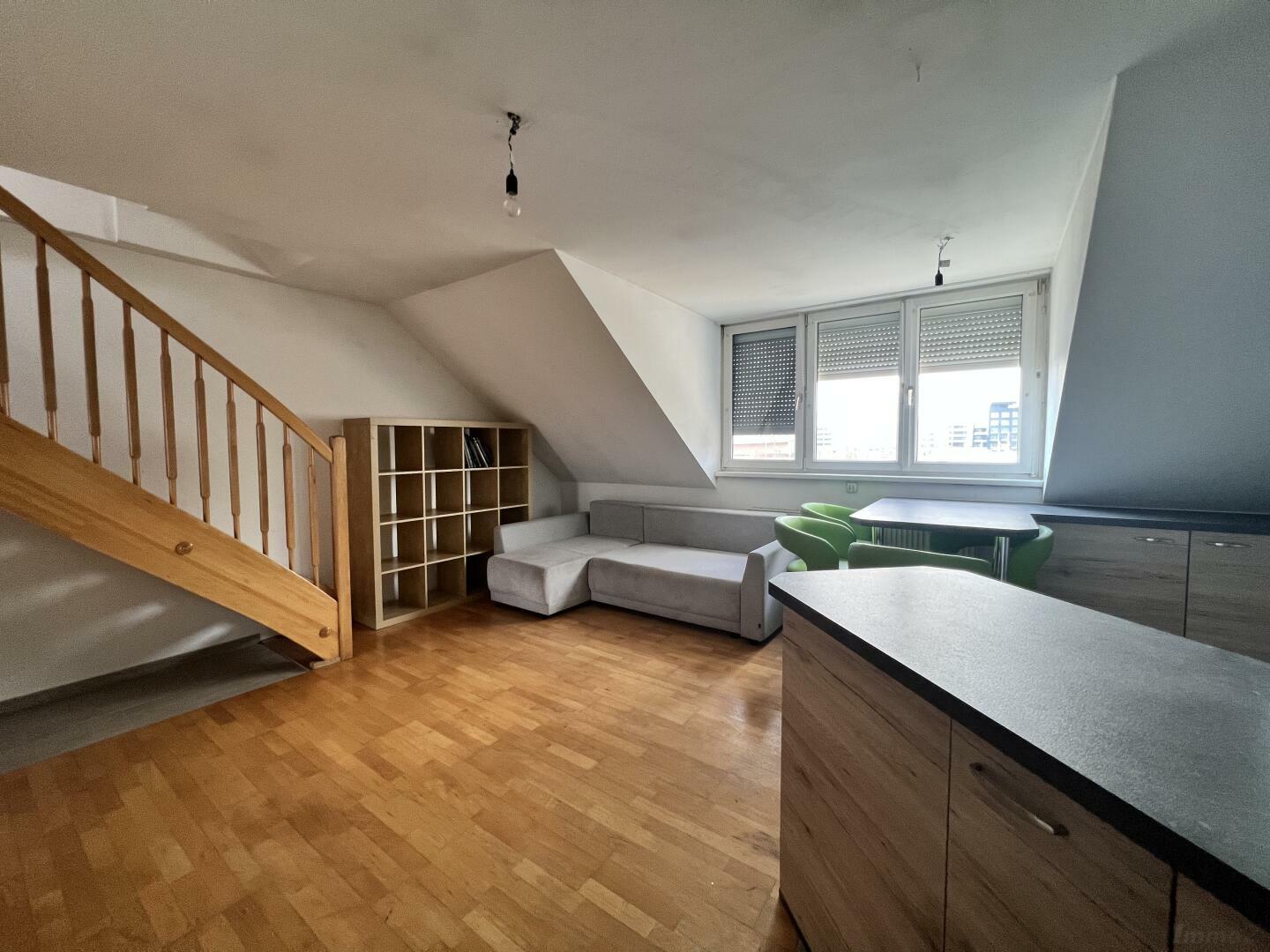 7B5BF54B-8871-46EC-AB6B-346F351C4AF9