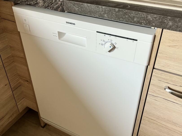 8EF78856-8492-493E-8D70-3F290202FAD6