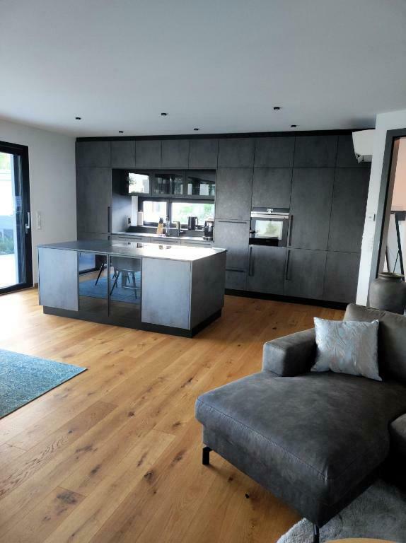 Wohn- Esszimmer mit Küche