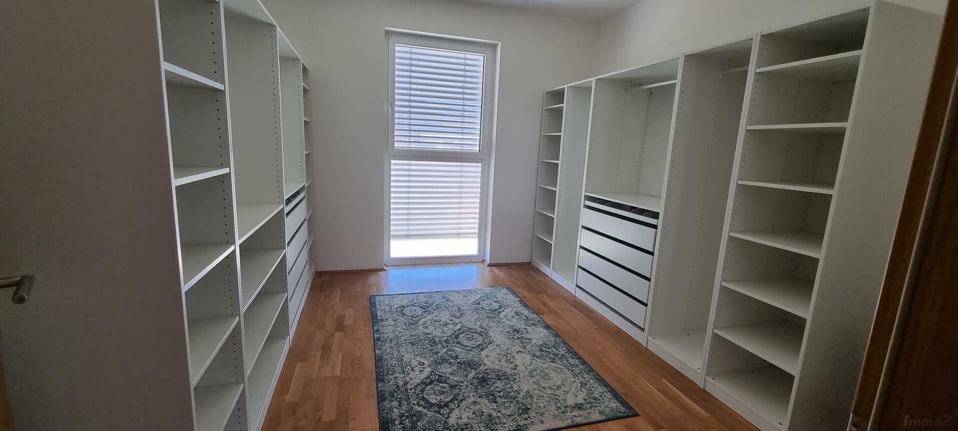 Gradnerstraße 4-Zi möbl. Schrankraum