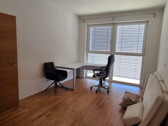 Gradnerstraße 4-Zi möbl. Arbeitszimmer