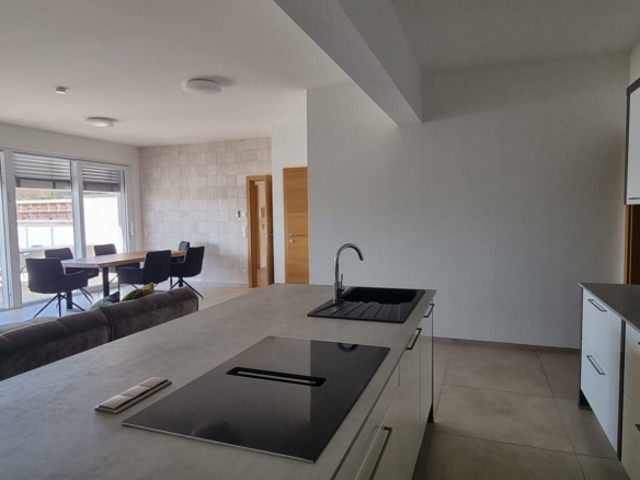 Gradnerstraße 4-Zi möbl. Küche-WZ