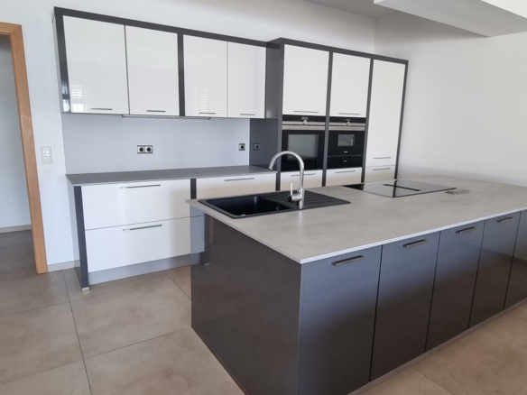 Gradnerstraße 4-Zi möbl. Küche