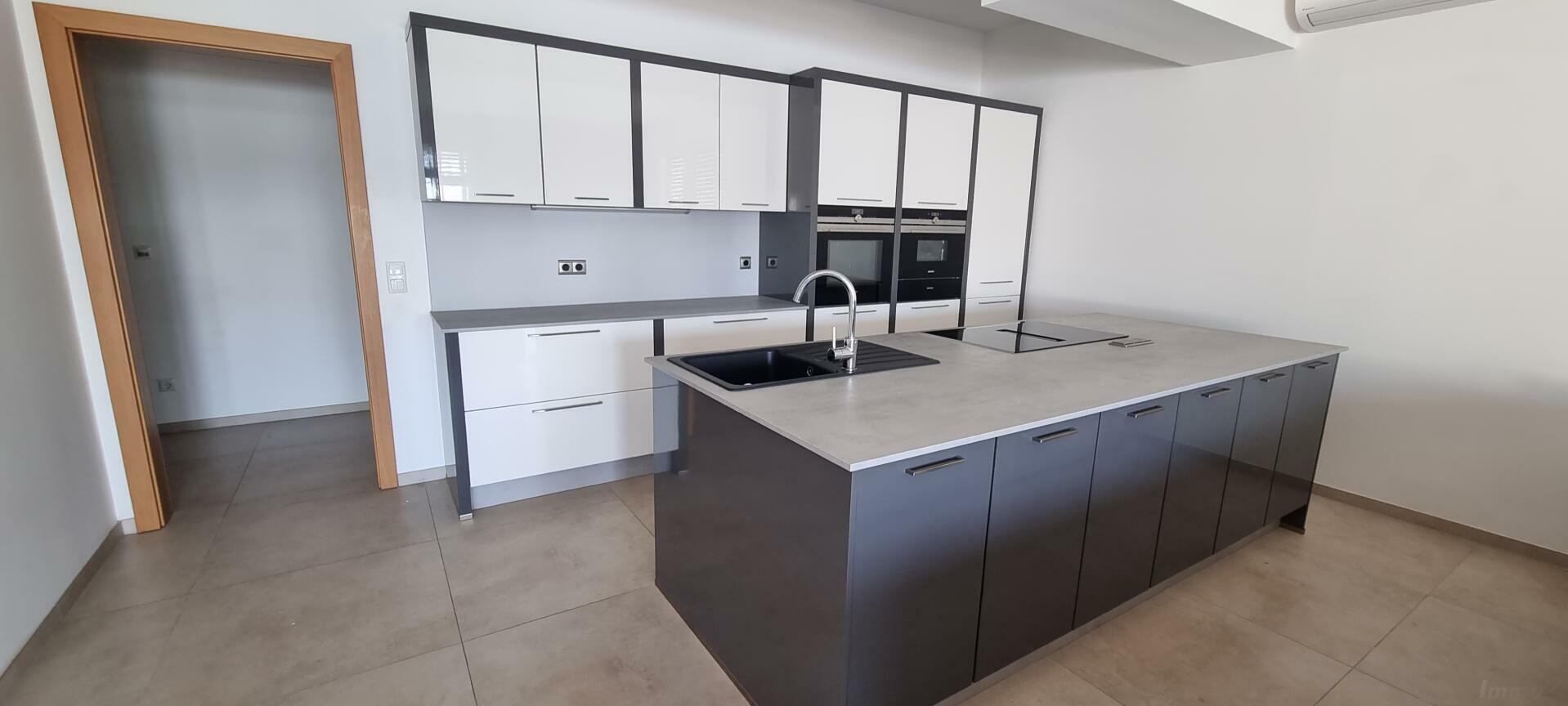 Gradnerstraße 4-Zi möbl. Küche