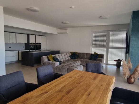 Gradnerstraße 4-Zi möbl. WZ 2