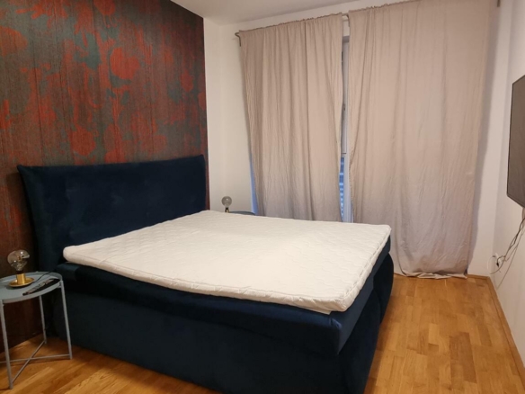 Gradnerstraße 4-Zi möbl. Schlafzimmer