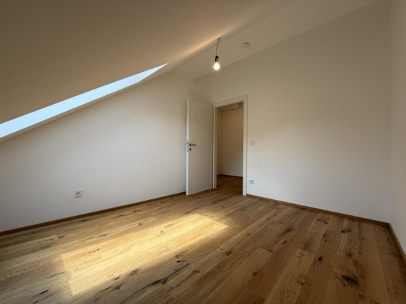 20250520_105940361_iOS