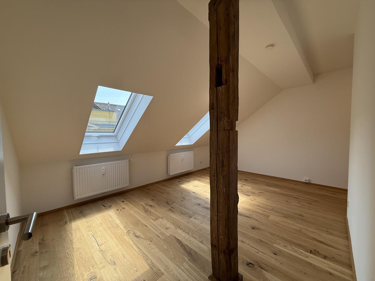 20250520_105953494_iOS