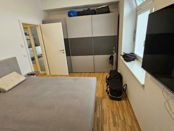 geräumiges Schlafzimmer (auf Wunsch im KP inkludiert!)