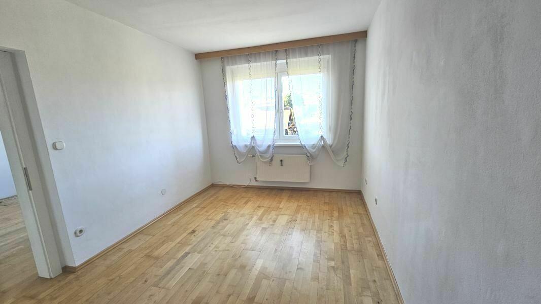 großzügiges Schlafzimmer