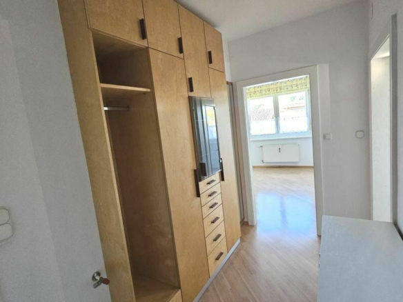 Eingangsbereich mit Einbaumöbel vom Tischler