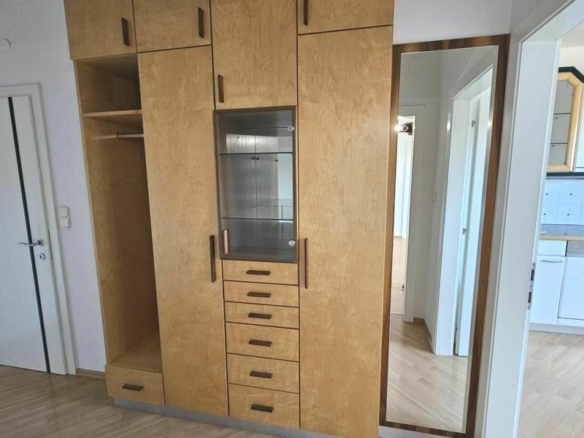 Eingangsbereich mit Einbaumöbel vom Tischler