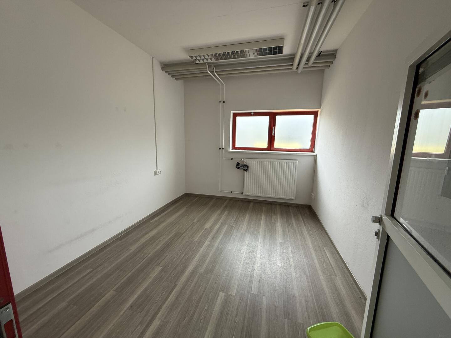 20251009_095458875_iOS