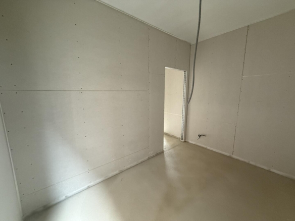 20250902_094856474_iOS