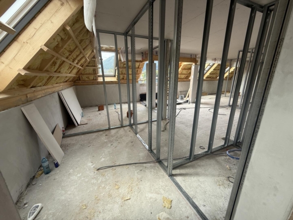 20250902_100127725_iOS