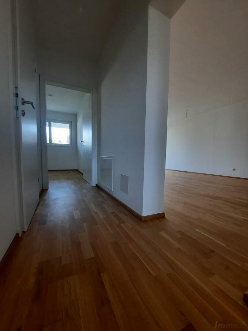 Blick Zimmer-Wohn-Essbereich