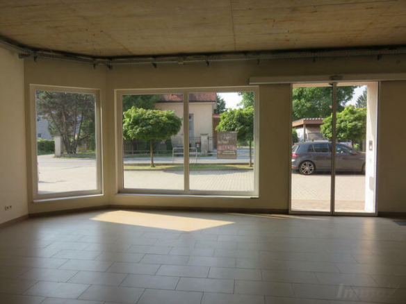 Top 6 weiterer Geschäftsraum anmietbar und zusammenlegbar