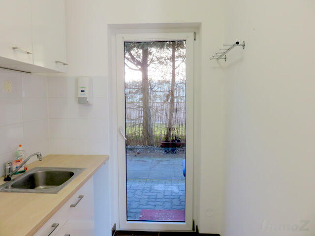 Küche mit Ausgang in den Garten/Terrasse