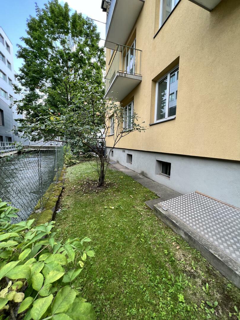 77D213FF-3679-4432-93C7-7C5BD850D734