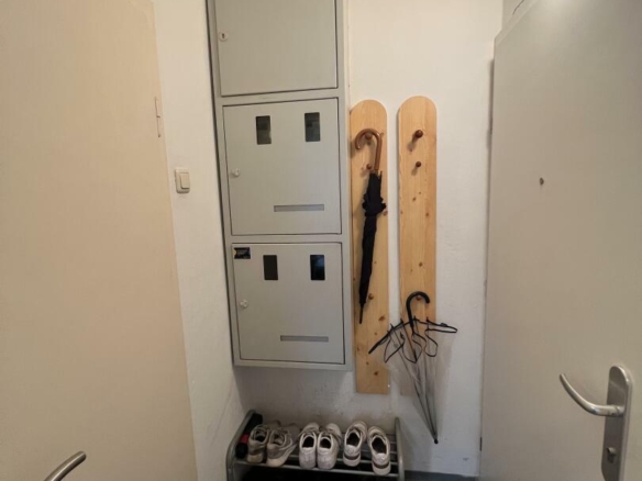 EF00AC41-6879-4F4C-8A41-38B55E98E9A0