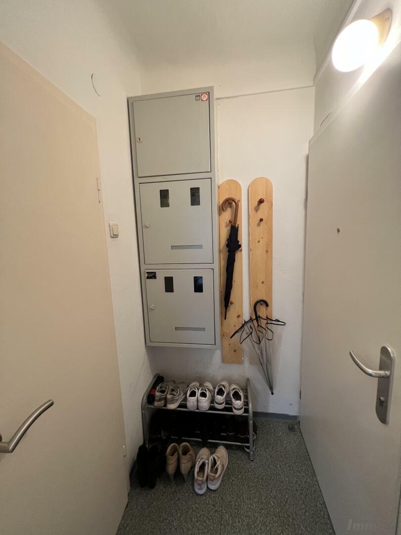 EF00AC41-6879-4F4C-8A41-38B55E98E9A0