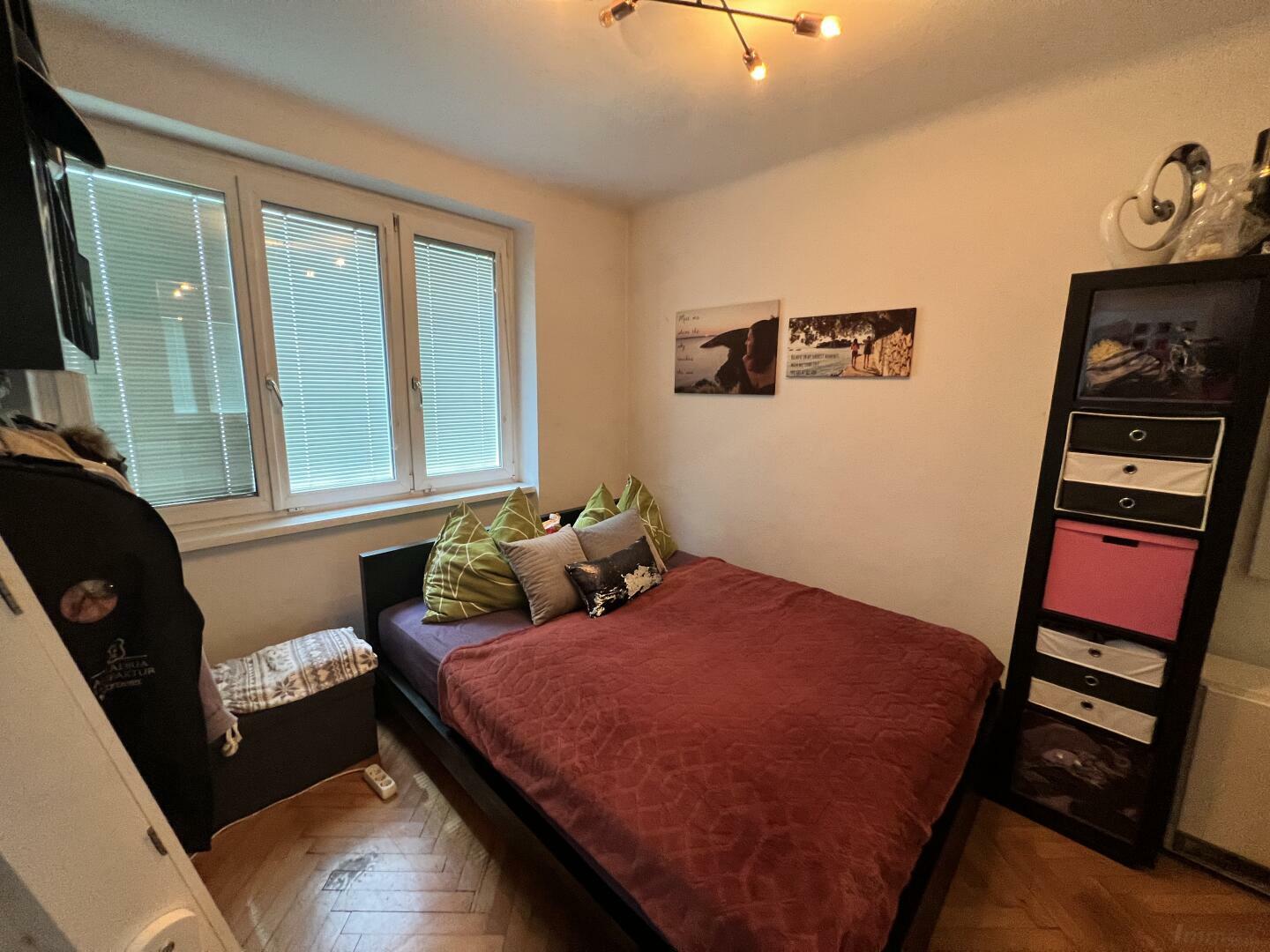 81550A5A-8C05-4DD9-AB37-EB7948C12A86