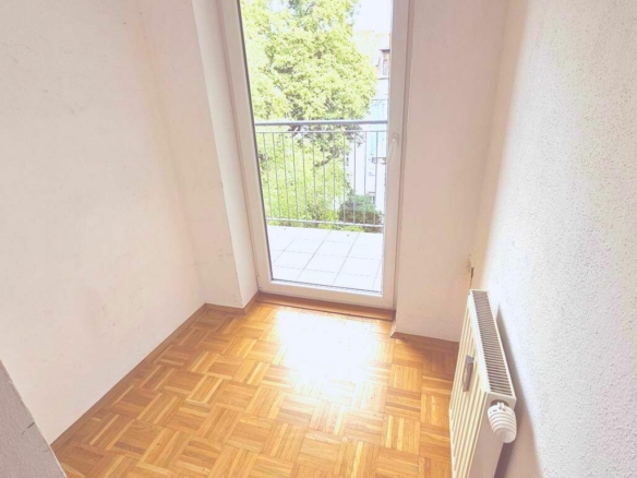 ... zum Wirtschaftsbalkon (2m²) ...