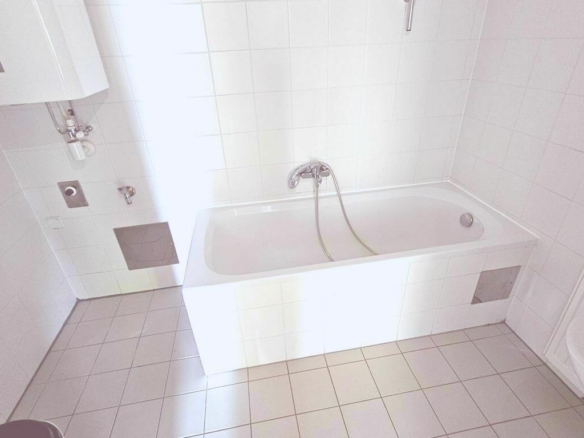 Bad mit Wanne und WC