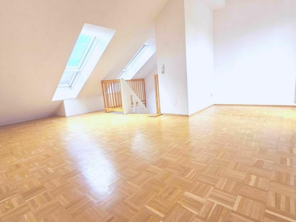 ca. 30m² Galerie mit Zugang zur Terrasse