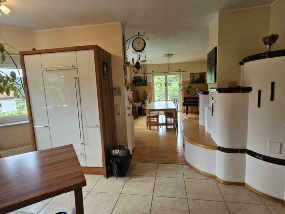 Blick Küche in den Essbereich