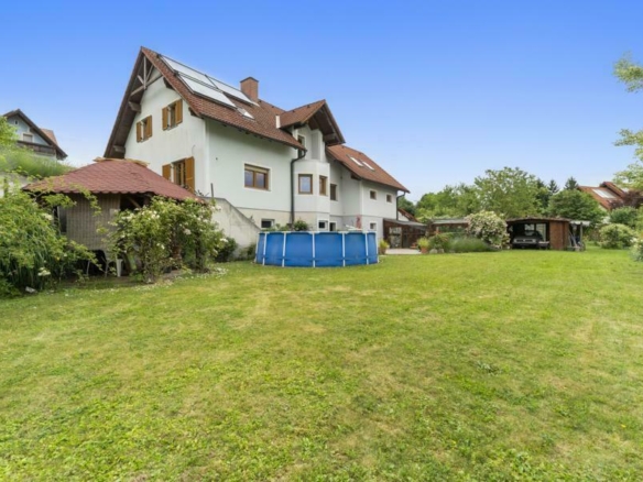 Ansicht Haus und Pergola