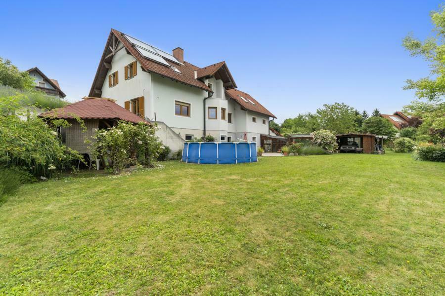 Ansicht Haus und Pergola