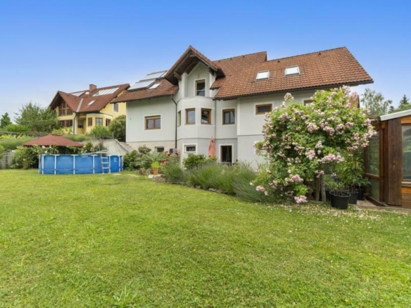 Ansicht Haus und Teilgarten