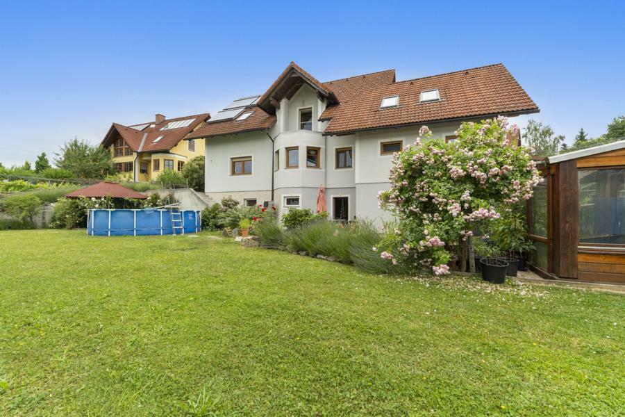 Ansicht Haus und Teilgarten