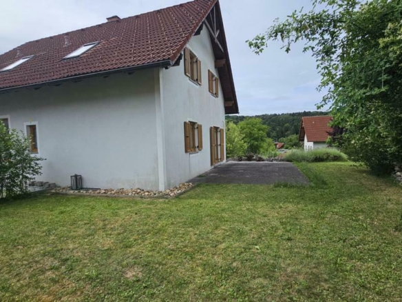 Nord-Ansicht Haus und Teilgarten