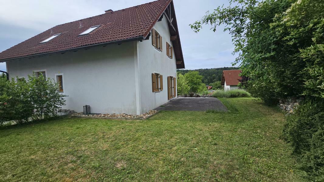 Nord-Ansicht Haus und Teilgarten