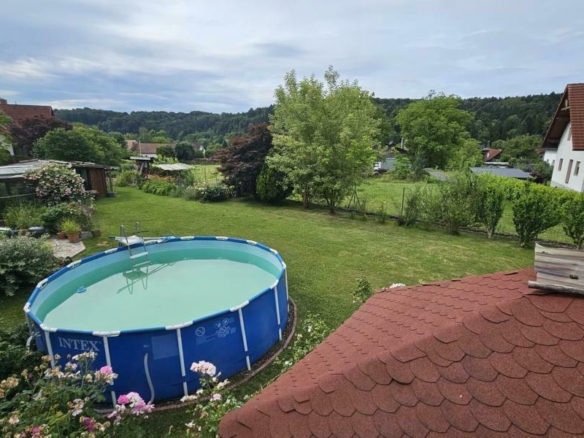 Blick in den Garten mit Weitblick