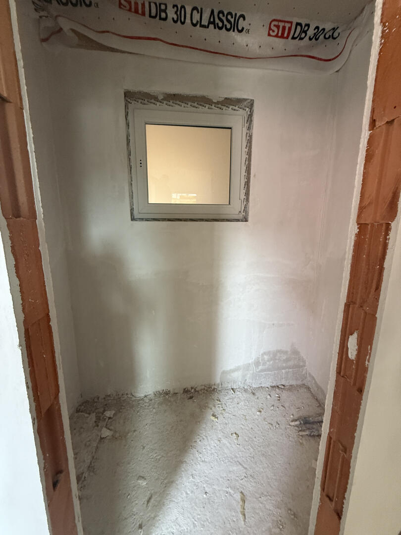 20250902_095329471_iOS