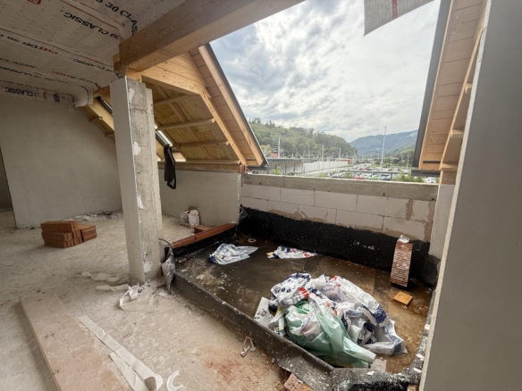 20250902_095349161_iOS