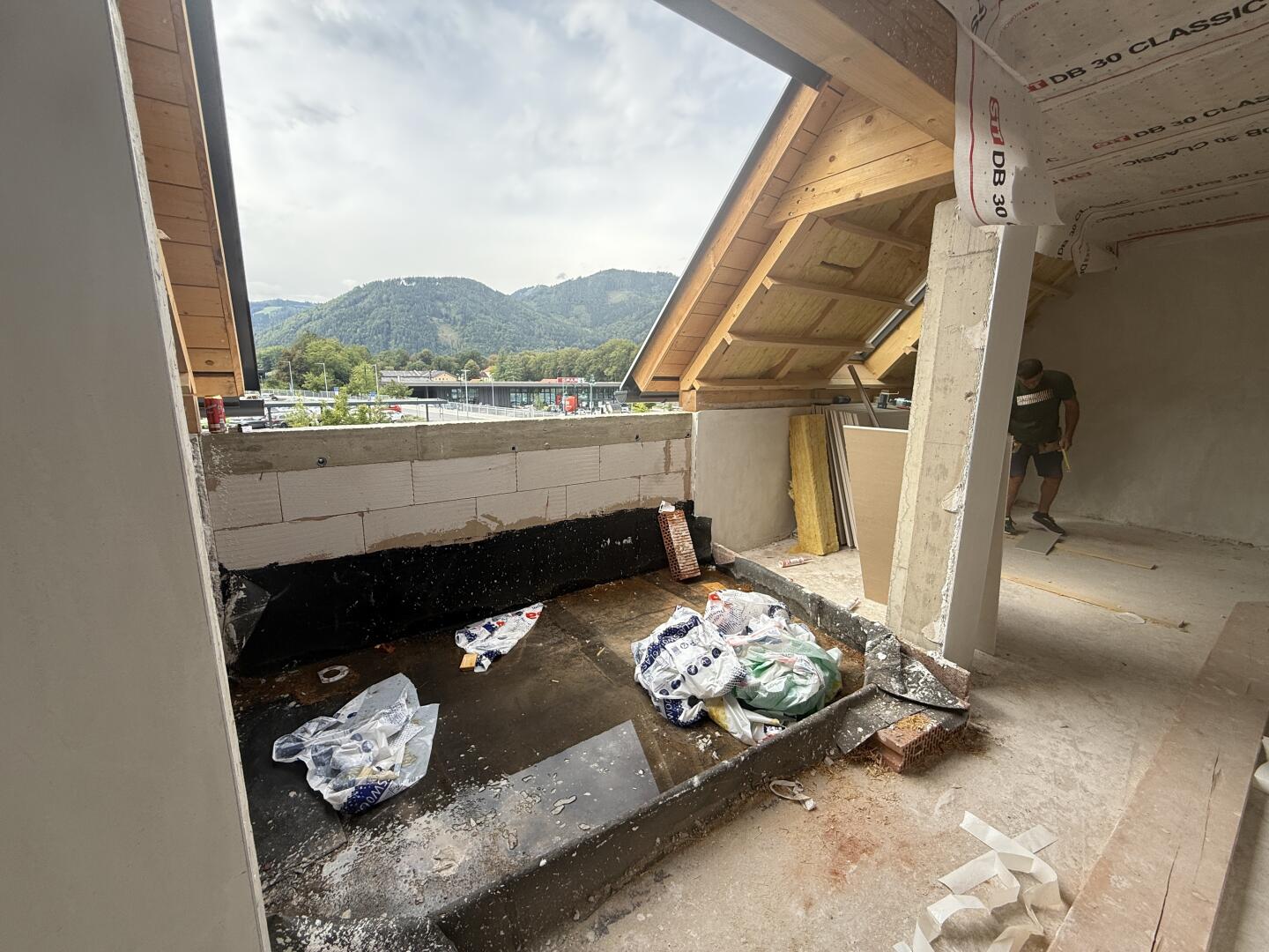 20250902_095353176_iOS