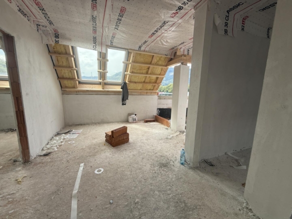 20250902_095426180_iOS