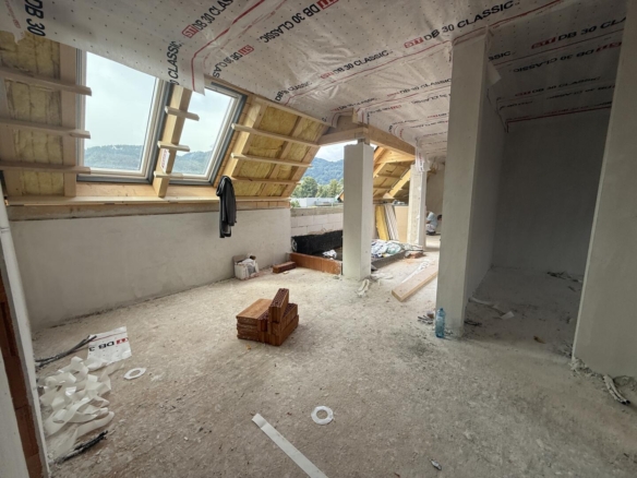 20250902_095441077_iOS