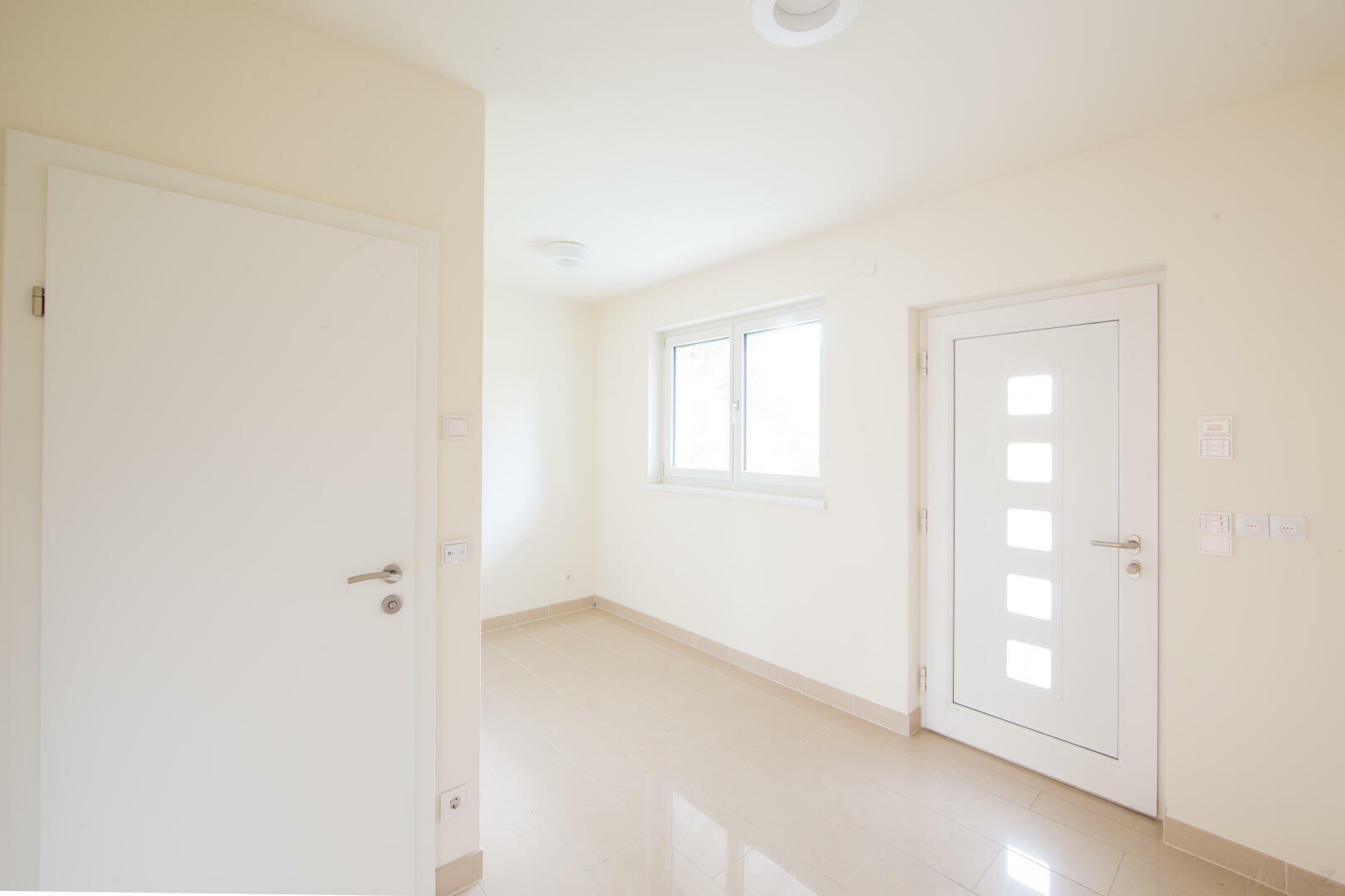 großer Garderobenbereich, Eingang