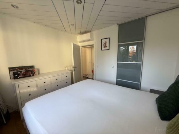 Schlafzimmer mit Schrankraum